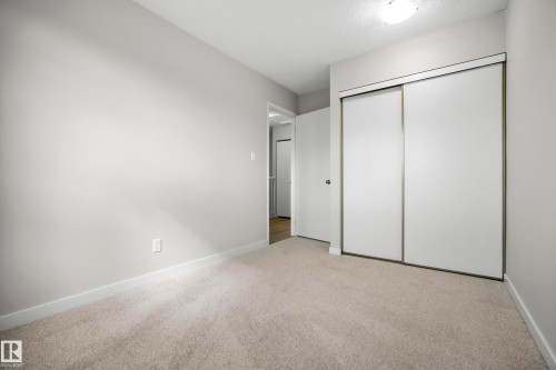 Neutral wall color, wall-to-wall carpeting, and a built-in sliding door closet - 3173 139 Avenue Nw, Edmonton, AB 