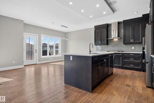4225 Charles Close Sw, Edmonton, AB 
