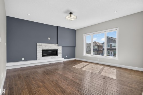 4225 Charles Close Sw, Edmonton, AB 