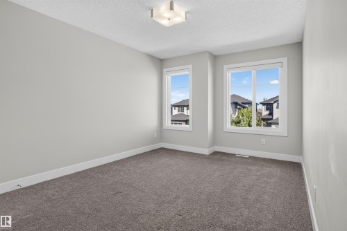 4225 Charles Close Sw, Edmonton, AB 