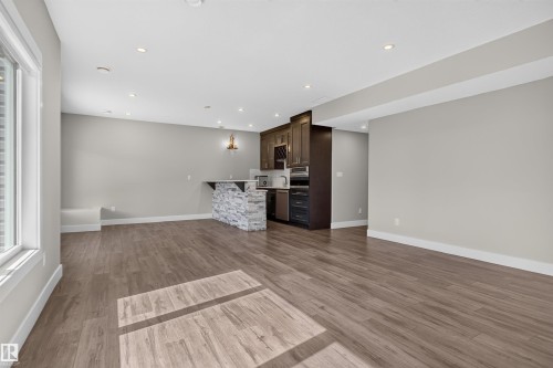 4225 Charles Close Sw, Edmonton, AB 