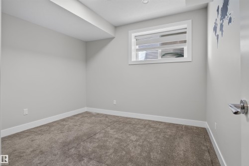 4225 Charles Close Sw, Edmonton, AB 