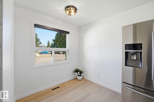 21 Lakewood Village Nw, Edmonton, AB 