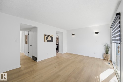 21 Lakewood Village Nw, Edmonton, AB 