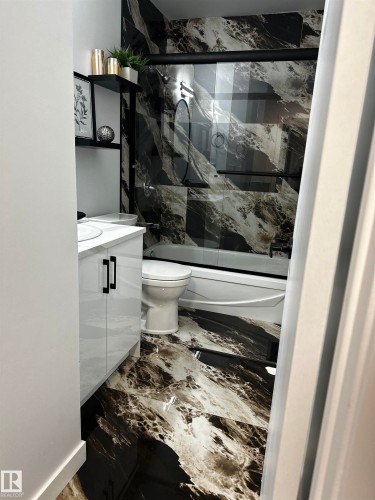 21 Lakewood Village Nw, Edmonton, AB 