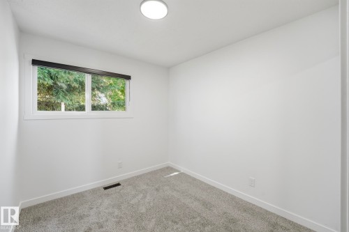 21 Lakewood Village Nw, Edmonton, AB 