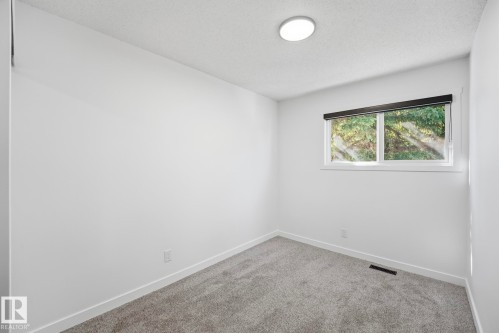 21 Lakewood Village Nw, Edmonton, AB 
