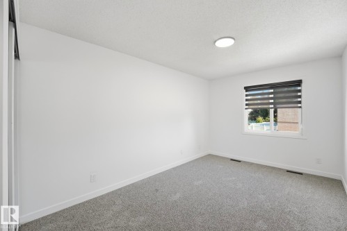 21 Lakewood Village Nw, Edmonton, AB 