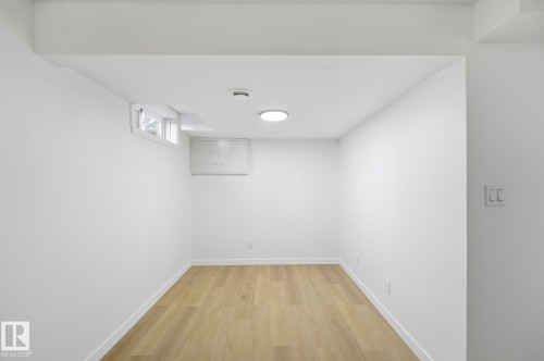 21 Lakewood Village Nw, Edmonton, AB 