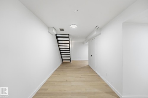 21 Lakewood Village Nw, Edmonton, AB 