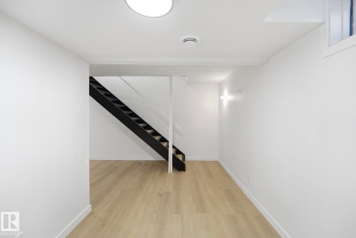 21 Lakewood Village Nw, Edmonton, AB 