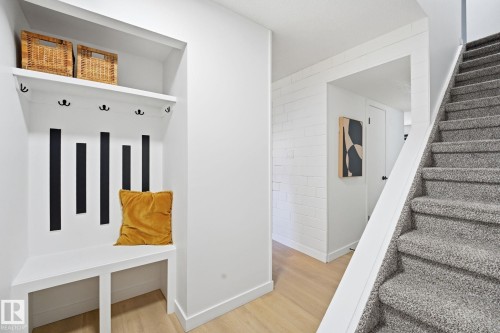 21 Lakewood Village Nw, Edmonton, AB 