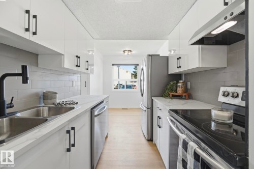 21 Lakewood Village Nw, Edmonton, AB 
