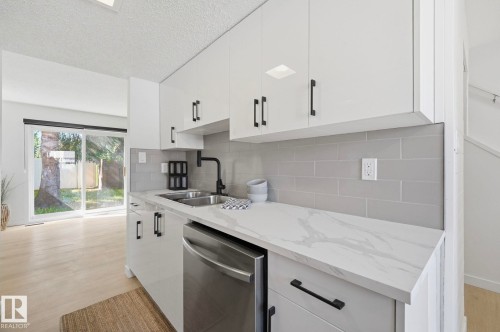 21 Lakewood Village Nw, Edmonton, AB 