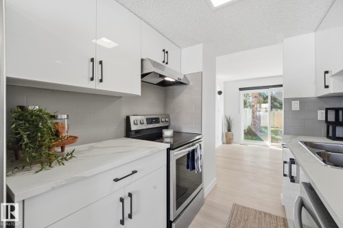 21 Lakewood Village Nw, Edmonton, AB 