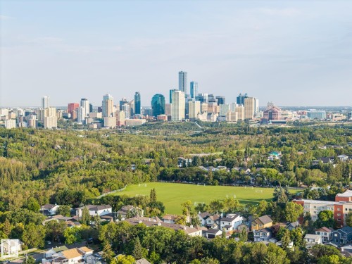 Expansive green spaces and mature tree canopy surround residential areas - 8952 81 Avenue Nw, Edmonton, AB 