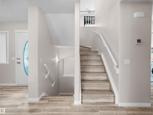 614 Layton Crest Nw, Edmonton, AB - Indoor Photo Showing Other Room