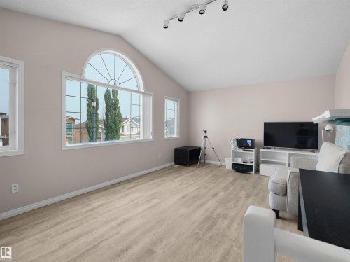 614 Layton Crest Nw, Edmonton, AB - Indoor