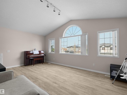 614 Layton Crest Nw, Edmonton, AB - Indoor