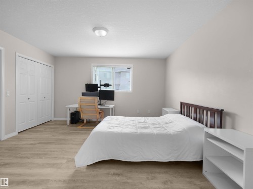 614 Layton Crest Nw, Edmonton, AB - Indoor Photo Showing Bedroom