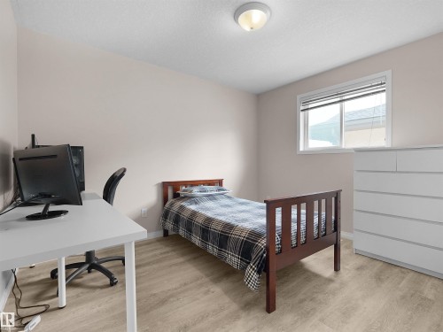 614 Layton Crest Nw, Edmonton, AB - Indoor Photo Showing Bedroom