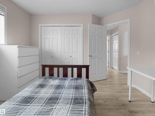 614 Layton Crest Nw, Edmonton, AB - Indoor Photo Showing Bedroom