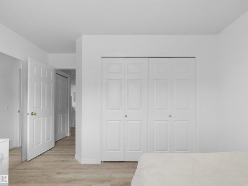614 Layton Crest Nw, Edmonton, AB - Indoor Photo Showing Bedroom