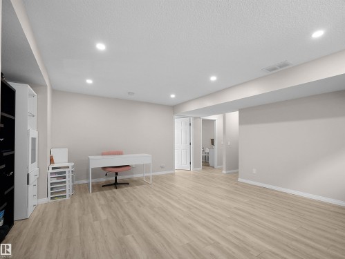 614 Layton Crest Nw, Edmonton, AB - Indoor