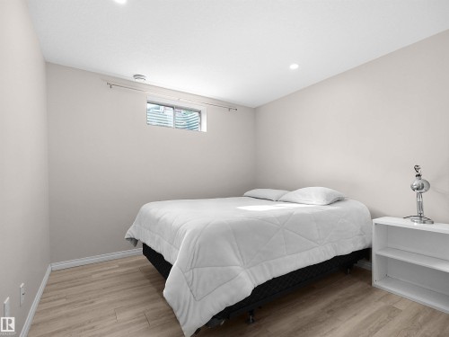 614 Layton Crest Nw, Edmonton, AB - Indoor Photo Showing Bedroom