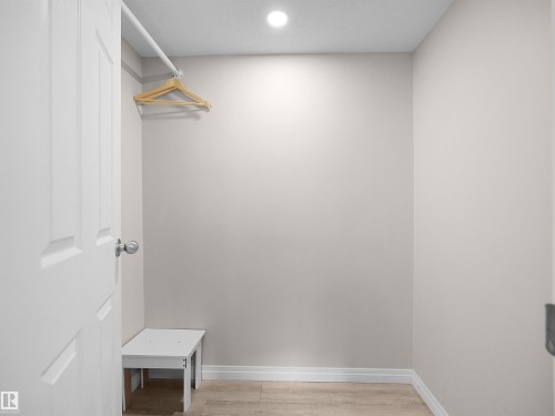 614 Layton Crest Nw, Edmonton, AB - Indoor