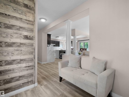 614 Layton Crest Nw, Edmonton, AB - Indoor Photo Showing Living Room