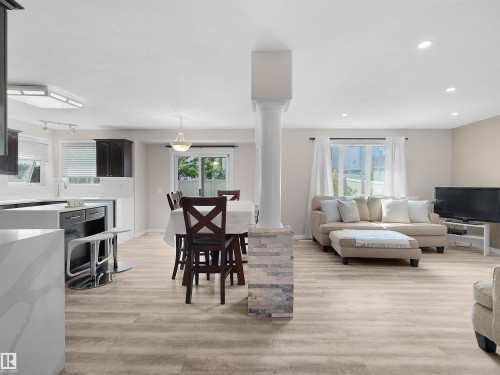 614 Layton Crest Nw, Edmonton, AB - Indoor Photo Showing Other Room