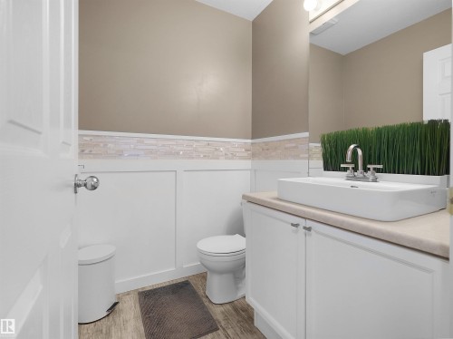 614 Layton Crest Nw, Edmonton, AB - Indoor Photo Showing Bathroom