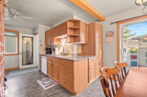 9719 65 Avenue Nw, Edmonton, AB 