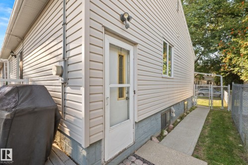 9719 65 Avenue Nw, Edmonton, AB 