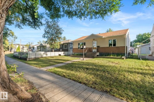 9719 65 Avenue Nw, Edmonton, AB 