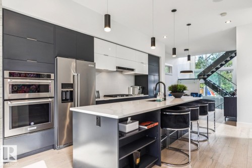 9323 75 Avenue Nw, Edmonton, AB 