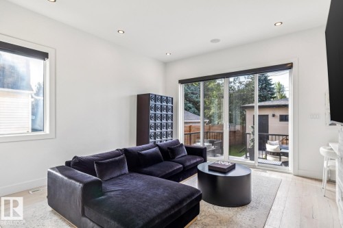 9323 75 Avenue Nw, Edmonton, AB 