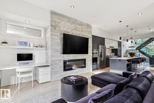 9323 75 Avenue Nw, Edmonton, AB 