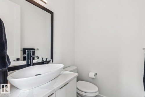 9323 75 Avenue Nw, Edmonton, AB 