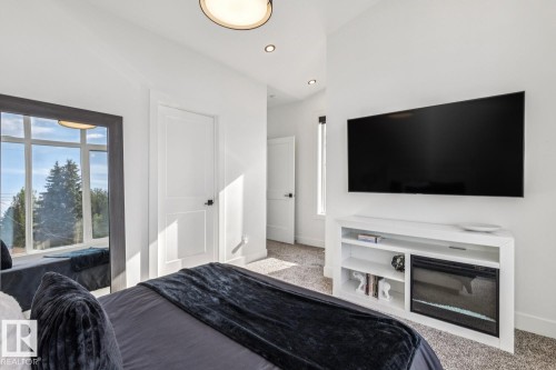9323 75 Avenue Nw, Edmonton, AB 