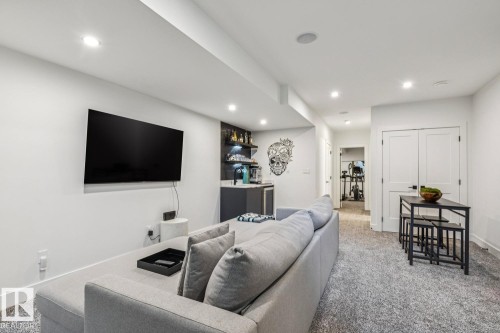 9323 75 Avenue Nw, Edmonton, AB 