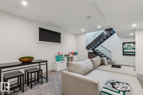 9323 75 Avenue Nw, Edmonton, AB 