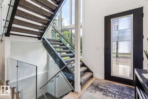 9323 75 Avenue Nw, Edmonton, AB 