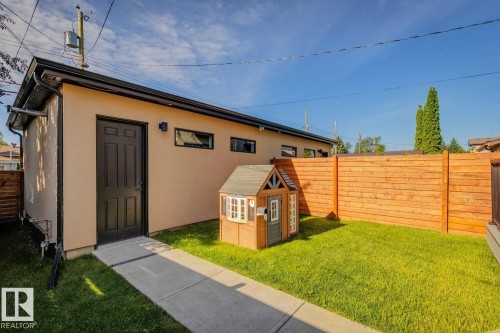 9323 75 Avenue Nw, Edmonton, AB 