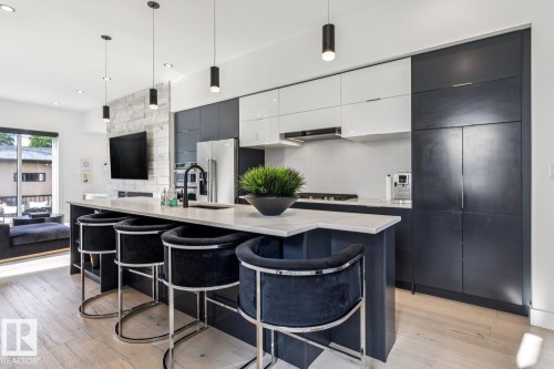 9323 75 Avenue Nw, Edmonton, AB 