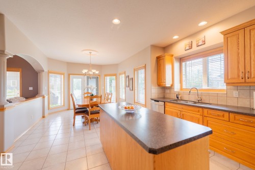 7707 166 Avenue Nw, Edmonton, AB 