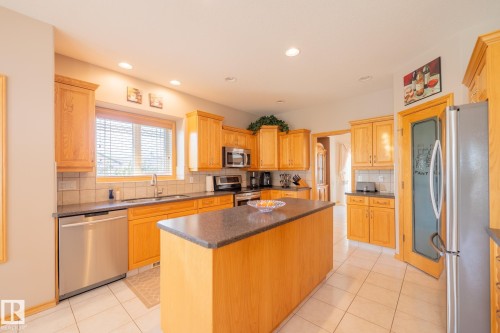 7707 166 Avenue Nw, Edmonton, AB 