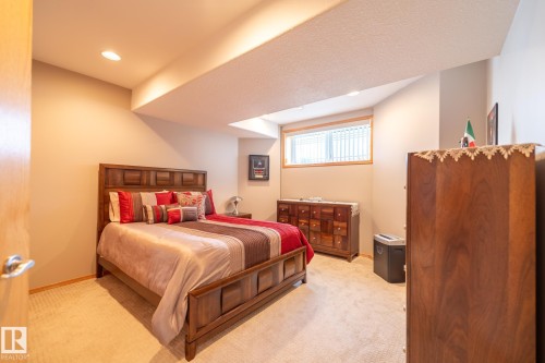 7707 166 Avenue Nw, Edmonton, AB 