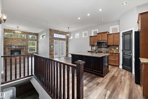 4044 Crowsnest Crescent, Sherwood Park, AB - Indoor Photo Showing Kitchen